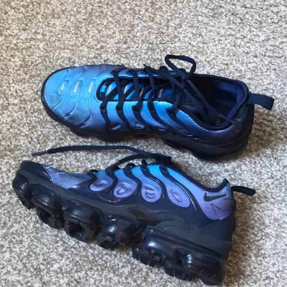 NIKE AIR VAPORMAX